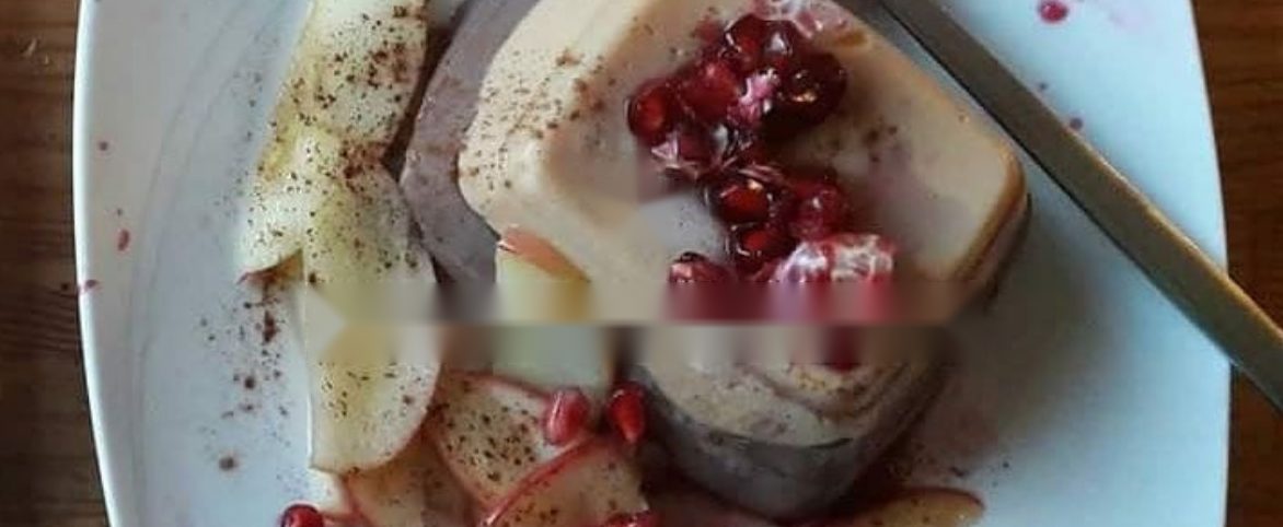 Dessert mit Apfel und Granatapfel